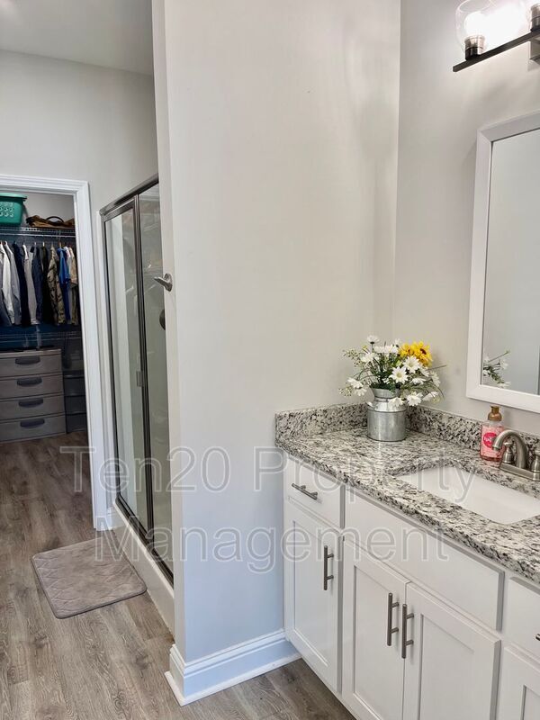 Building Photo - 30 Vineyard Dr