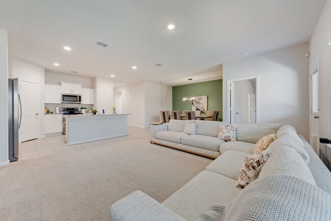 Building Photo - Amazing 4 Bed, 2 Bath Rental Ready for New...