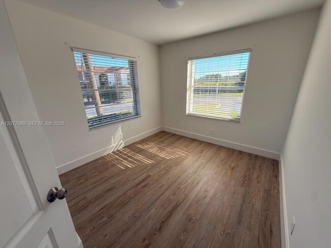 Building Photo - 9937 Three Lakes Cir