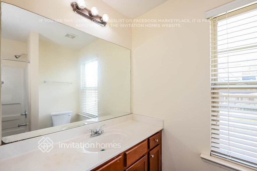 Building Photo - 4032 Oak Field Dr