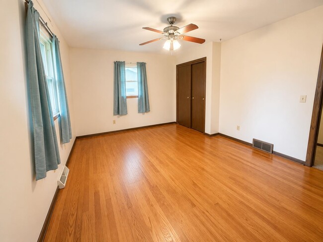 Building Photo - 6504 Schneider Pl