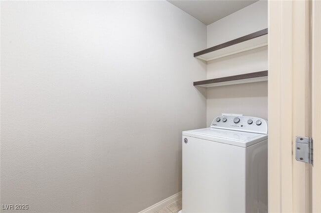 Building Photo - 9857 Mercer Ests Ct