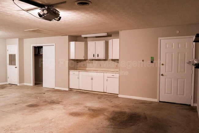 Building Photo - 1816 Lively Rd