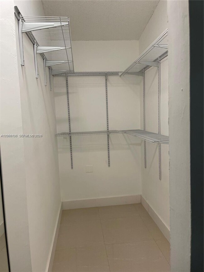Building Photo - 4157 SW 85th Ave