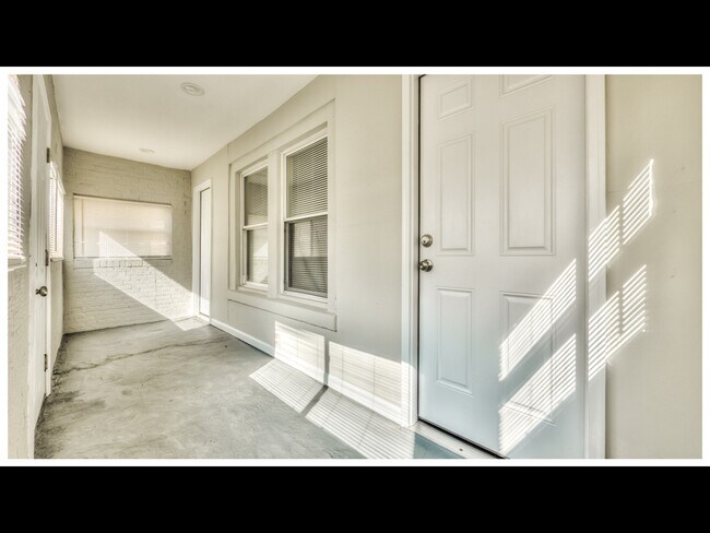 Building Photo - 119 Main St