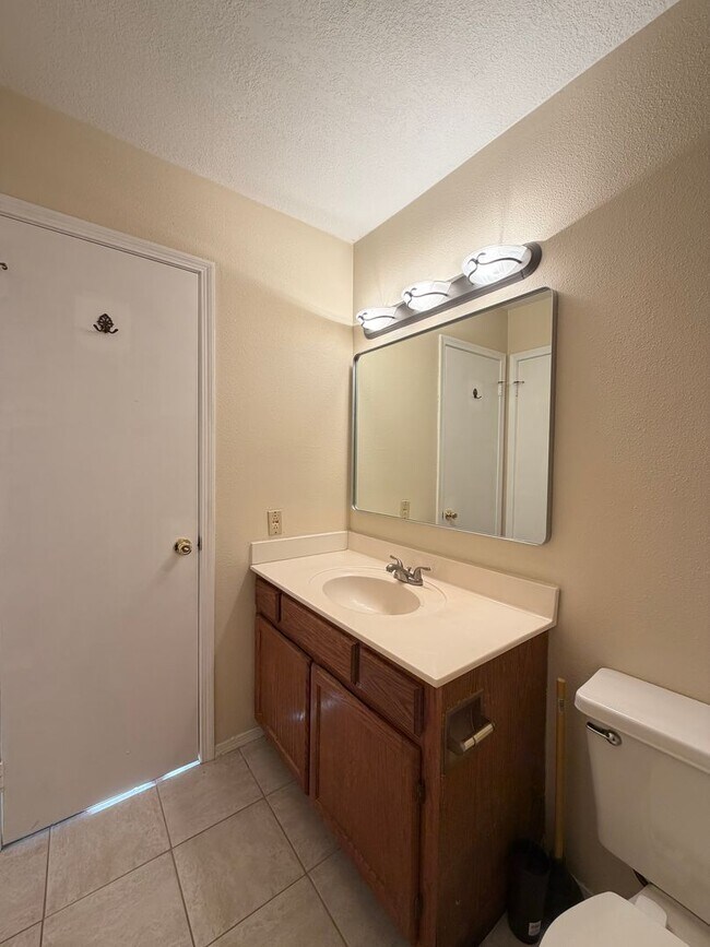 Building Photo - Walking distance to the beach!