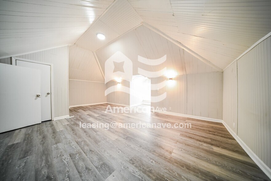 Building Photo - 815 Forrest Ave