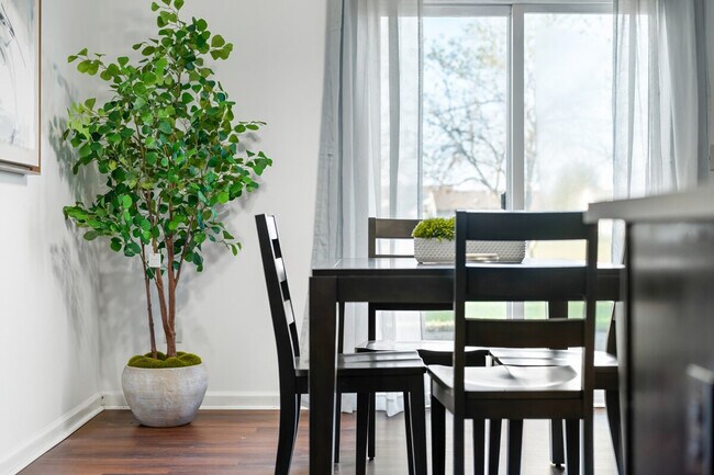 Building Photo - 2386 Meadow Bend Dr