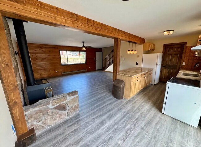 Building Photo - 587 E Golf Pl