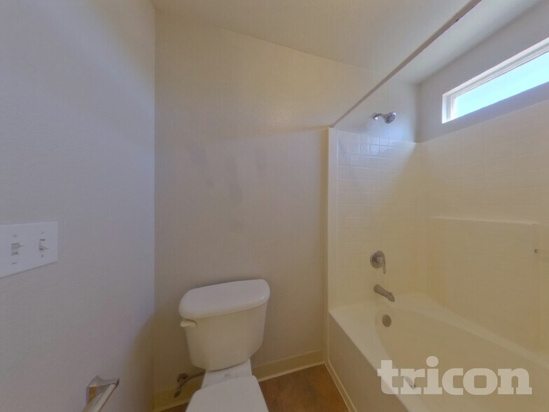 Building Photo - 17662 Clear Springs Ct