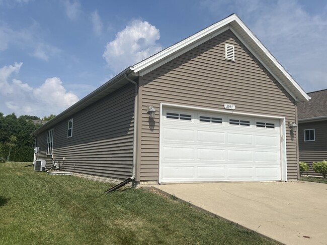 Building Photo - 1647 Belclare Rd