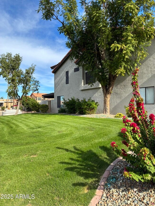 Building Photo - 624 S Crows Nest Dr