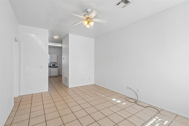 Building Photo - 1021 Shady Creek Cir