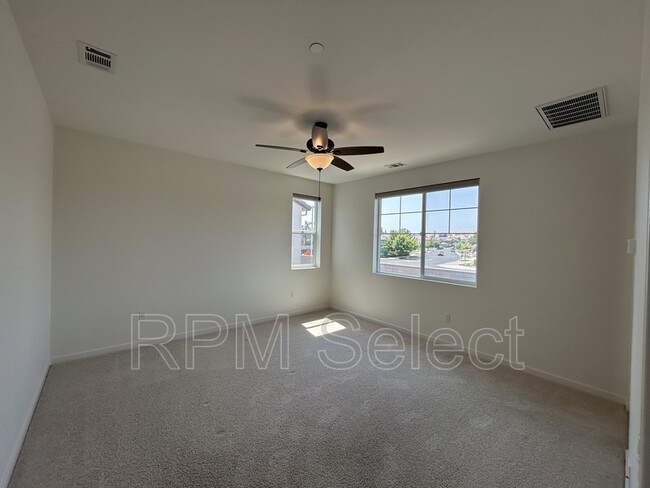Building Photo - 1356 Jamboree Dr