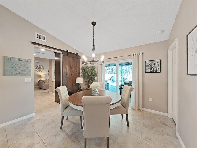 Building Photo - 308 Hammock Dr
