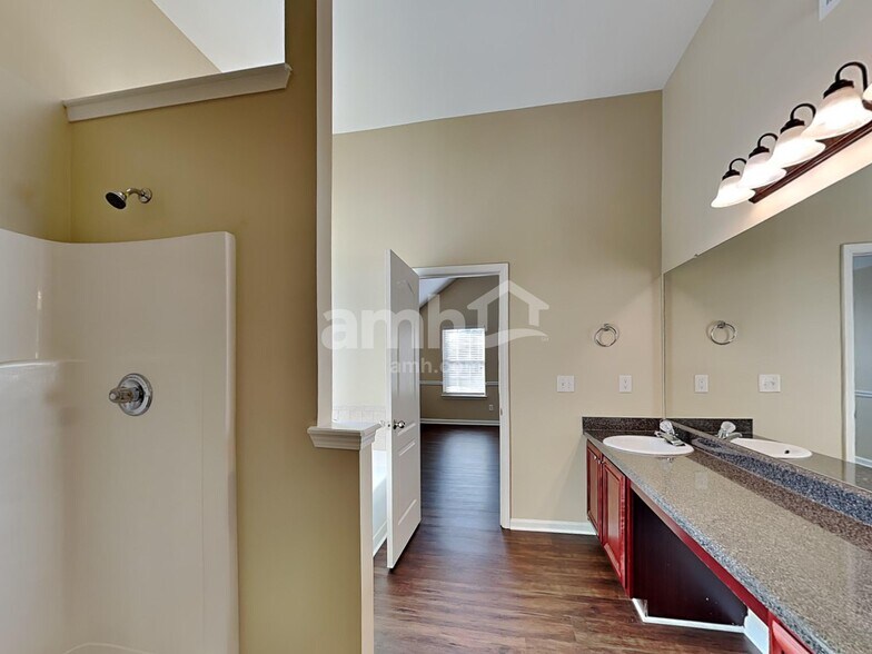 Building Photo - 144 Tyre Dr