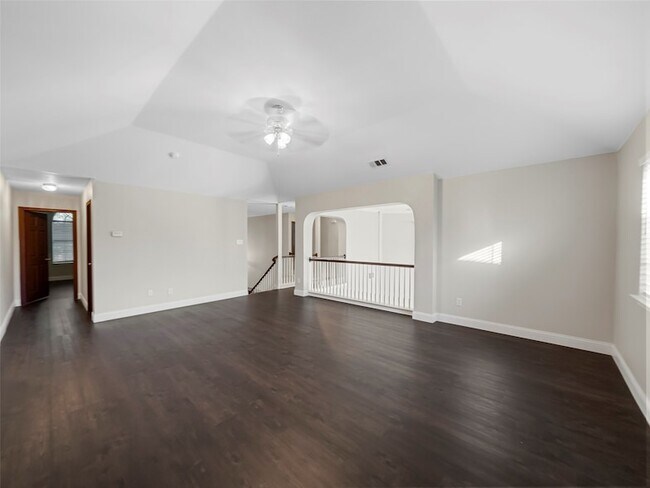 Building Photo - 9943 Red Cedar Dr