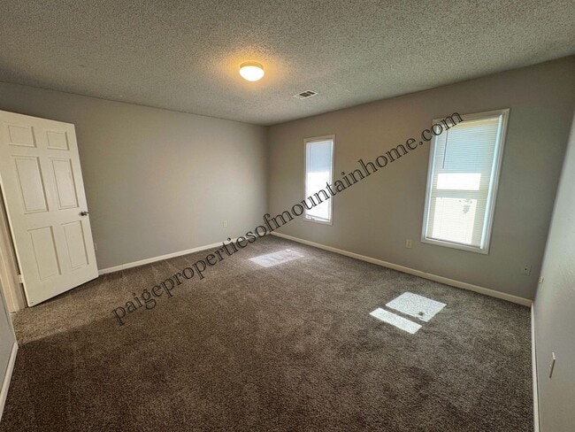 Building Photo - 605 Cooper Estates Dr