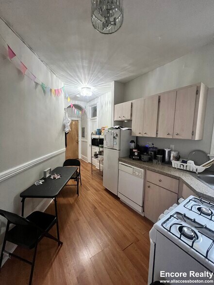 Primary Photo - 38 Hemenway St