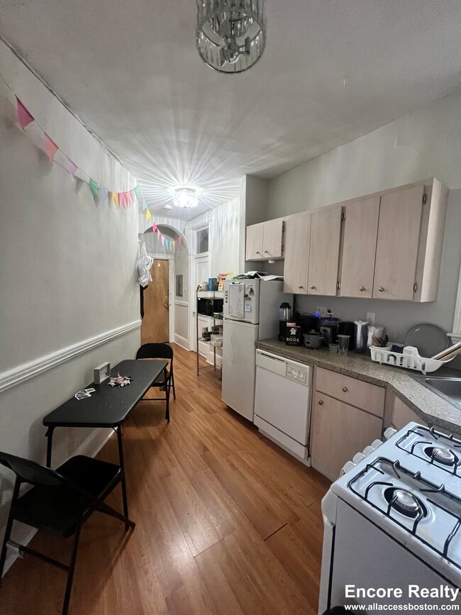 Building Photo - 38 Hemenway St