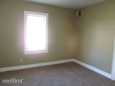 Building Photo - 2 br, 1 bath House - 431 W Division St