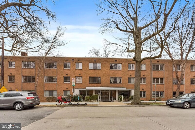 Building Photo - 2710 Macomb St NW