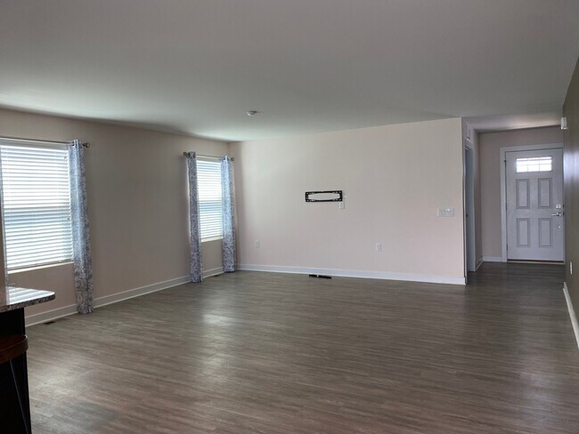 Building Photo - 7451 Pinwheel Dr