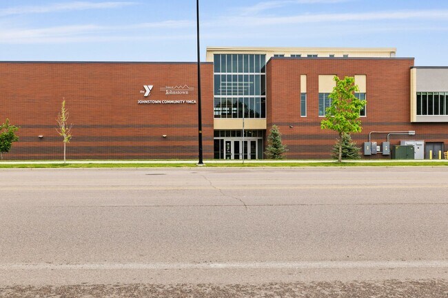 Building Photo - Beautiful 3-Bedroom Townhome with Park Views- Available July 25th!