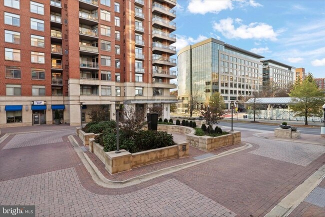 Building Photo - 3600 S Glebe Rd