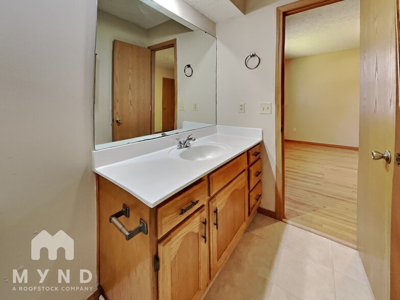 Building Photo - 3744 S Colgate Ave