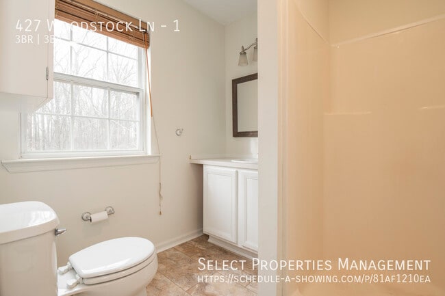 Building Photo - 427 Woodstock Ln