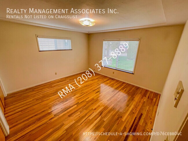 Building Photo - 2360 S Ridgeview-Way