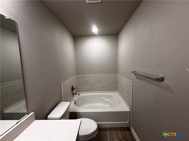 Building Photo - 2108 Saulsbury Dr