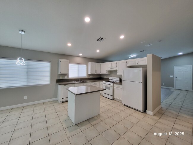 Building Photo - 5975 S Belcastro St