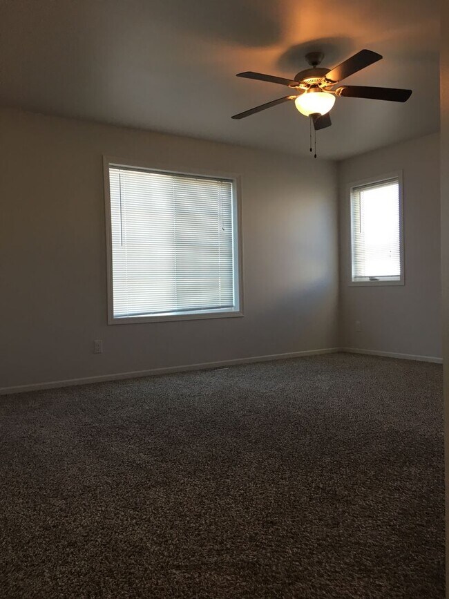 Building Photo - 3 Bed 3 Bath Single Family Home