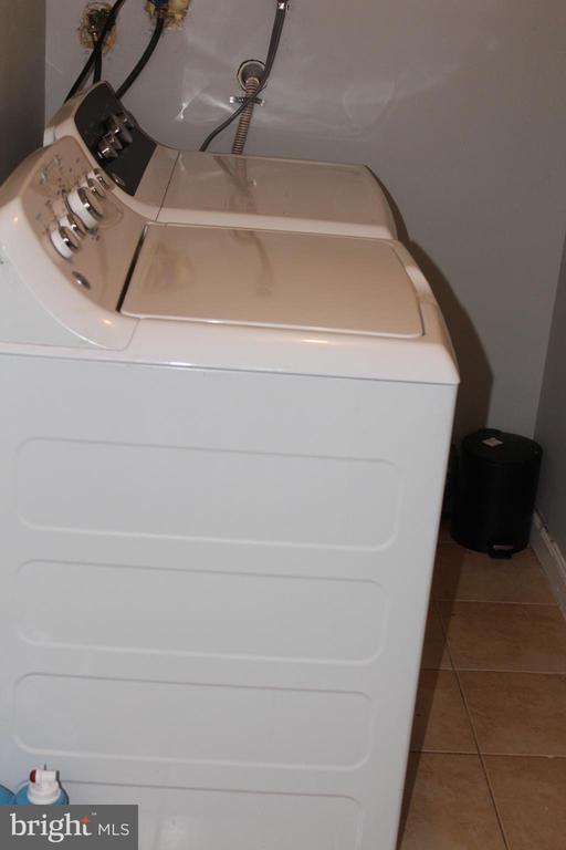 Building Photo - 2851 Bowes Ln