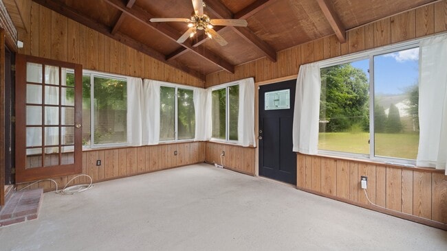 Building Photo - 16 Boxwood Rd
