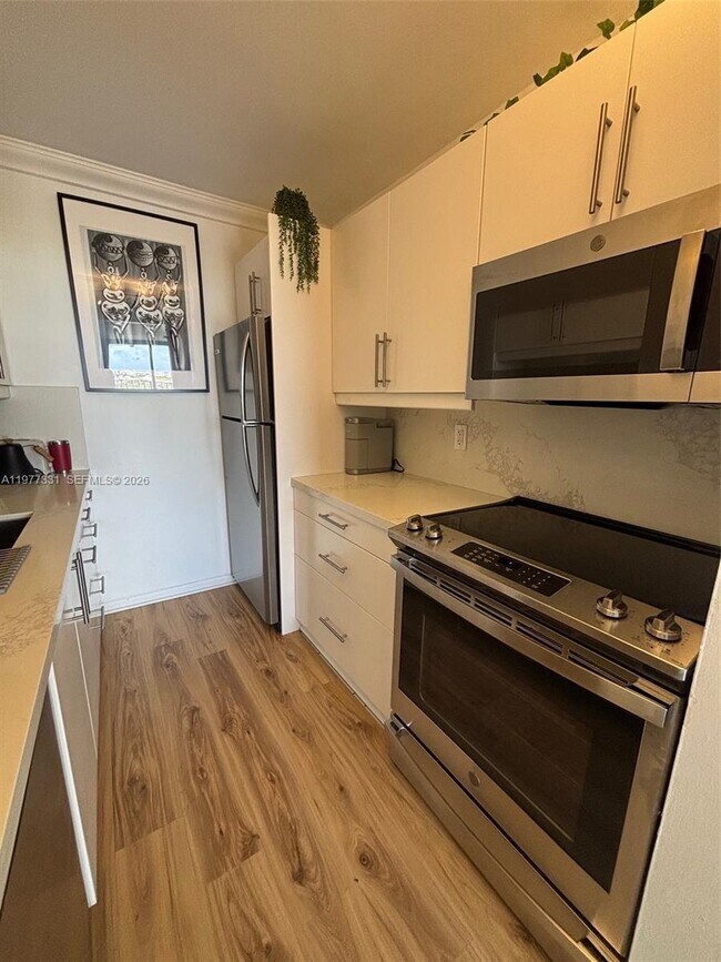 Building Photo - 2350 NE 135th St