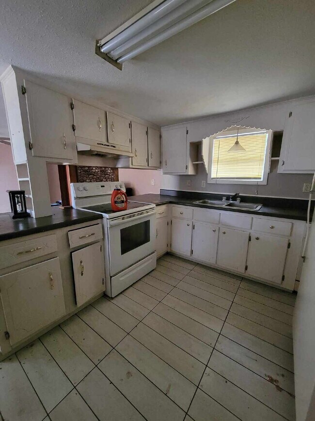Building Photo - 2/1 Mobile home for rent in Leakesville!