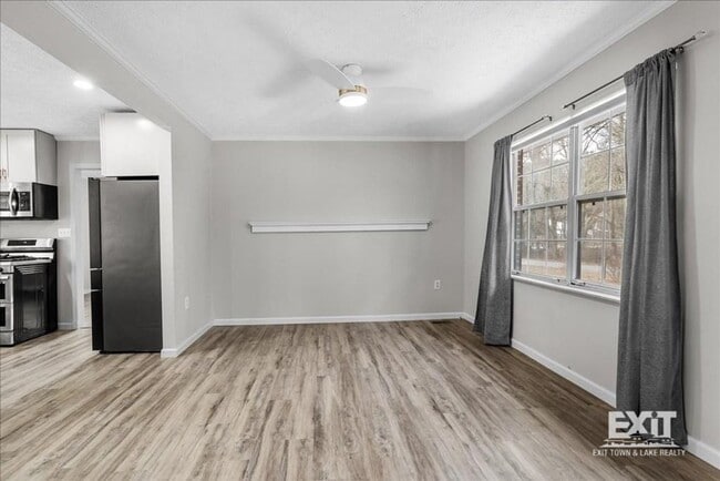 Building Photo - Welcome To This Smart 3 Bedroom, 1.5 Bath ...