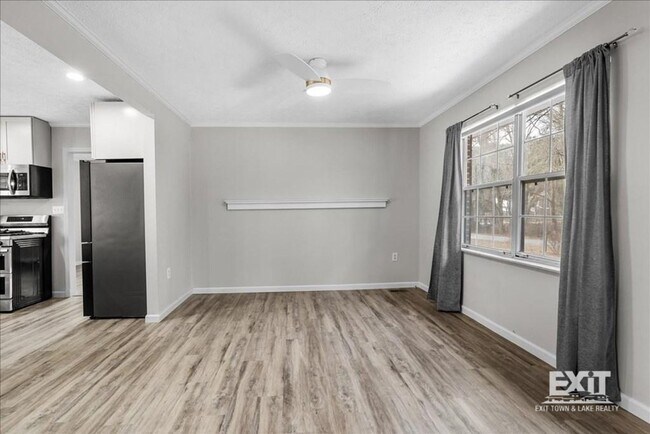 Building Photo - Welcome To This Smart 3 Bedroom, 1.5 Bath Home in Clarksville, VA!