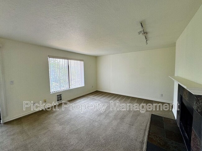 Building Photo - 1700 W Sunn Fjord Ln