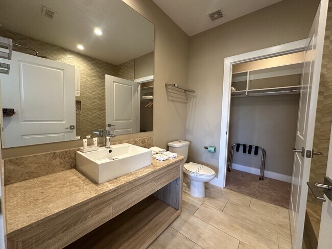 Building Photo - 7510 Brooklyn Dr