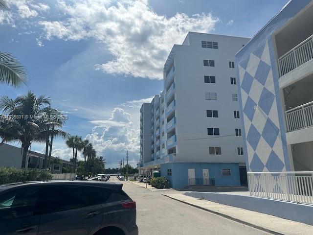 Building Photo - 320 S Surf Rd