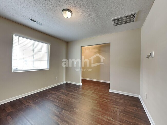 Building Photo - 819 Caledon Dr