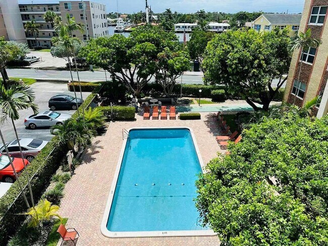 Building Photo - 400 N Riverside Dr