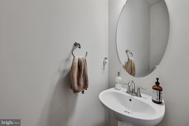 Building Photo - 865 Weald Way