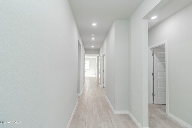 Building Photo - 13821 Madero Dr