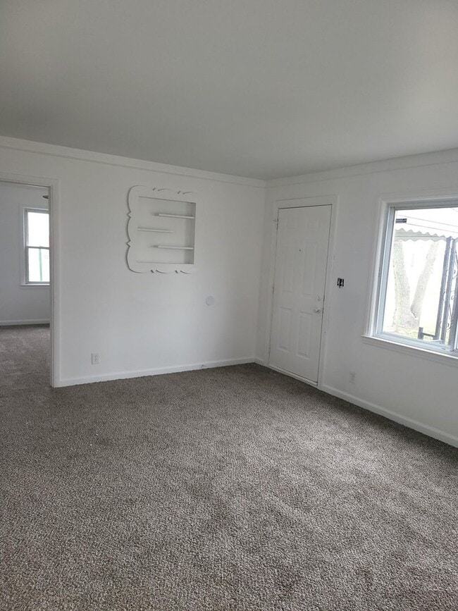 Building Photo - 3 Bedroom Ranch - $1,350