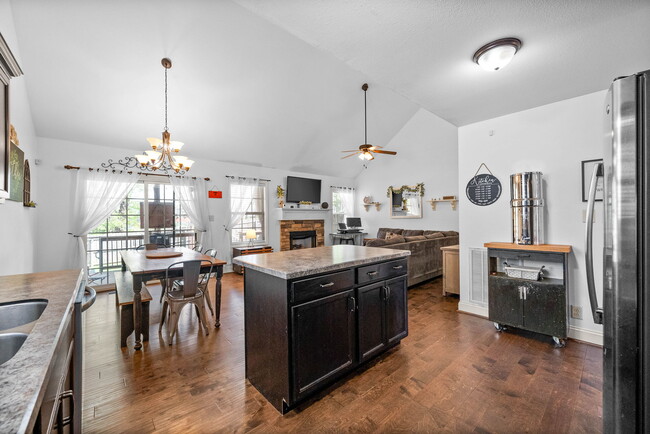 Building Photo - 974 Harding Dr